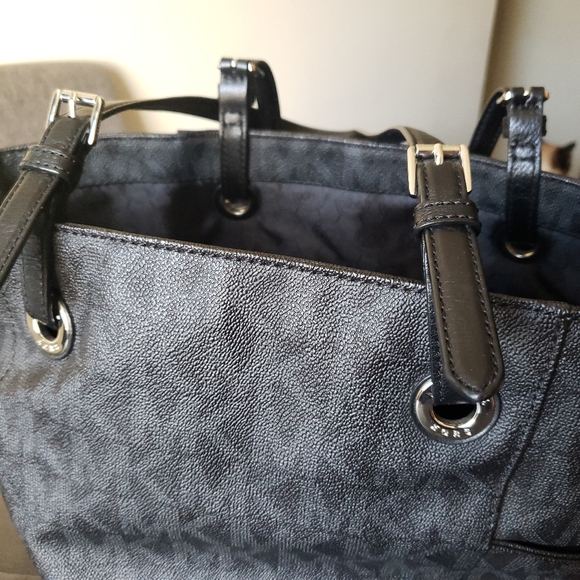 *SOLD* Michael Kors tote & wallet - Picture 4 of 6